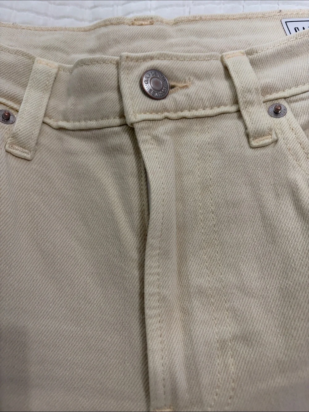 NWOT Gap high rise stride wide leg Jean color Ecru size 27/4 length short